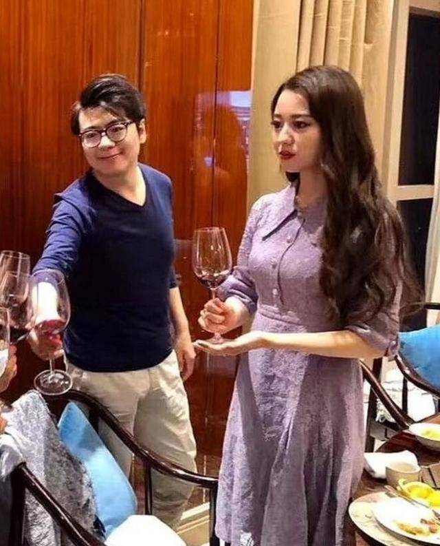 成为妈妈后的吉娜随时随地被儿子治愈,令她倍感欢乐与温暖,但在成为