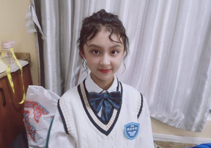 《小戏骨红楼梦》4年,"林黛玉"悄悄长大,13岁的腿长成焦点_周漾玥