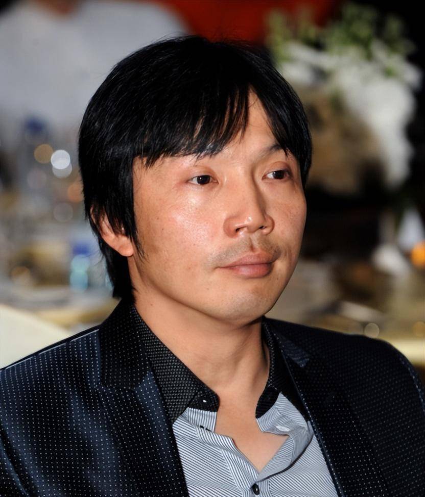 身家10亿反遭妻子抛弃,为摄影摔断腰,和女星传绯闻_罗红_王蓉旻_蛋糕