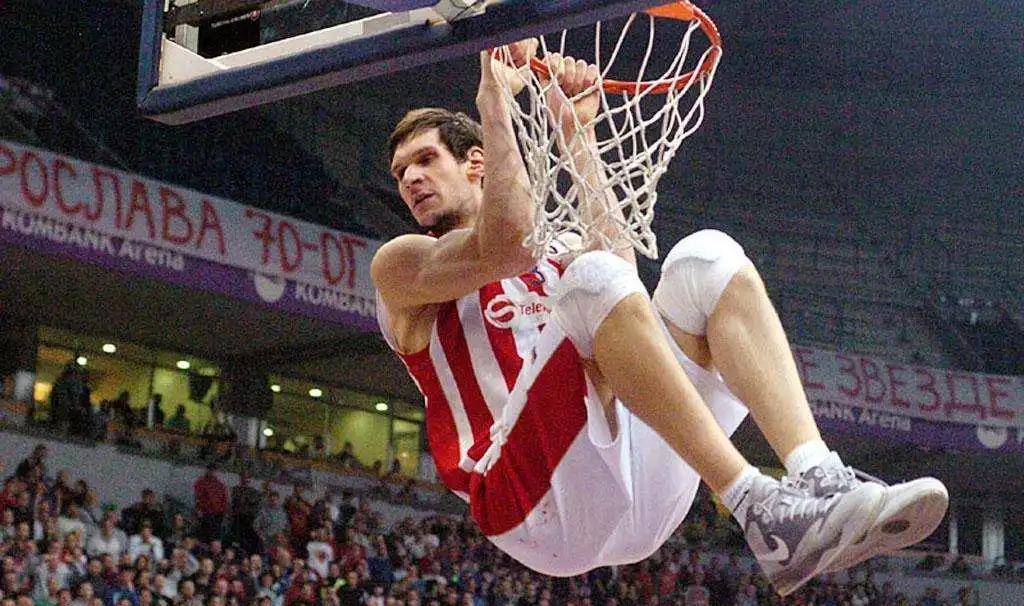 博班8年职业生涯签了4份合同,他在火箭队的作用是什么?