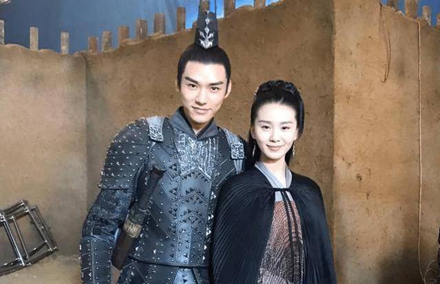 29岁龚俊被指逆生长,和当年的合影变化不小_刘诗诗_乔丹_女性