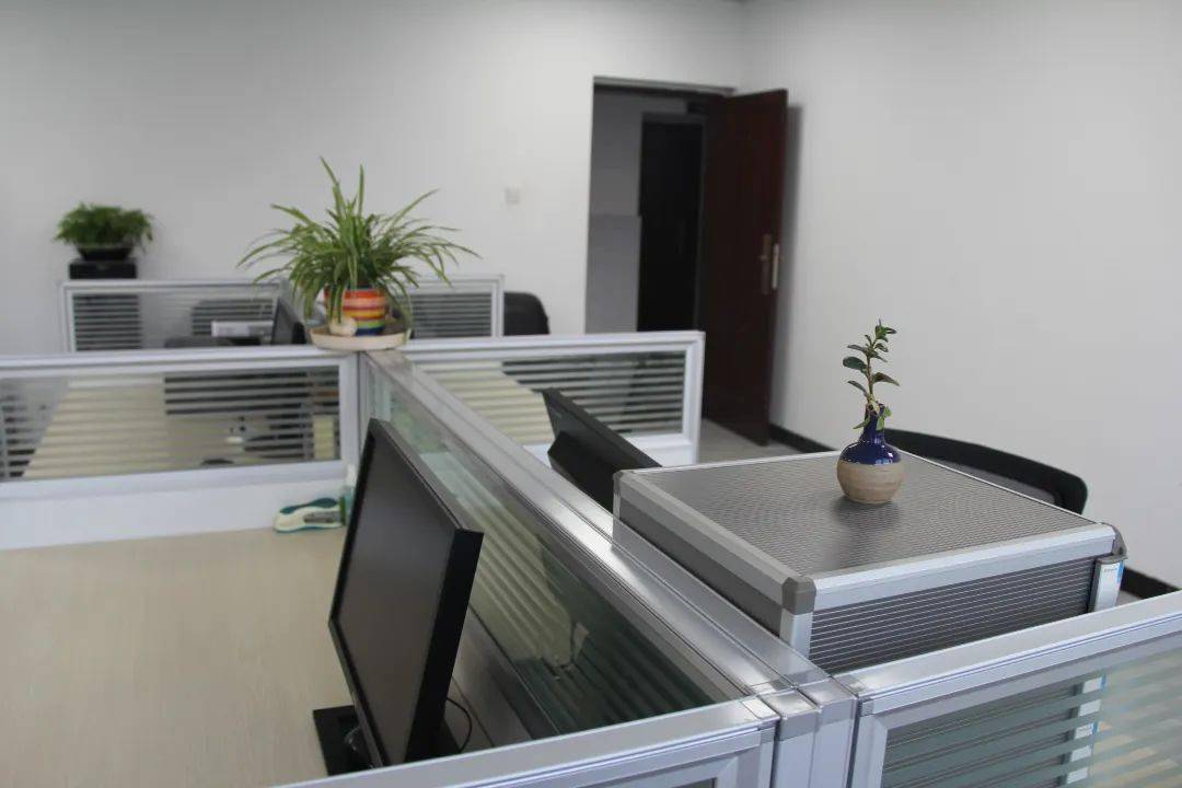 76 办公室现状安全工器具室外现状城区供电所成立于2005年12月,自