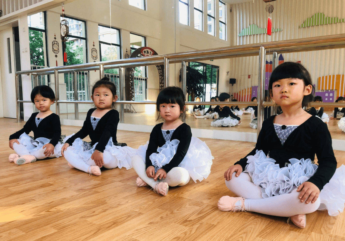 适合幼儿园的流行歌曲_幼儿教育流行歌曲选择标准_幼儿园口水歌对孩子影响