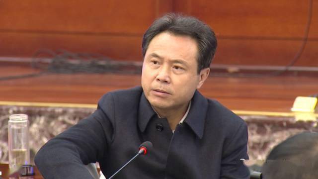 11月17日,在收听收看省委新冠肺炎疫情防控工作专题会议后,县委书记