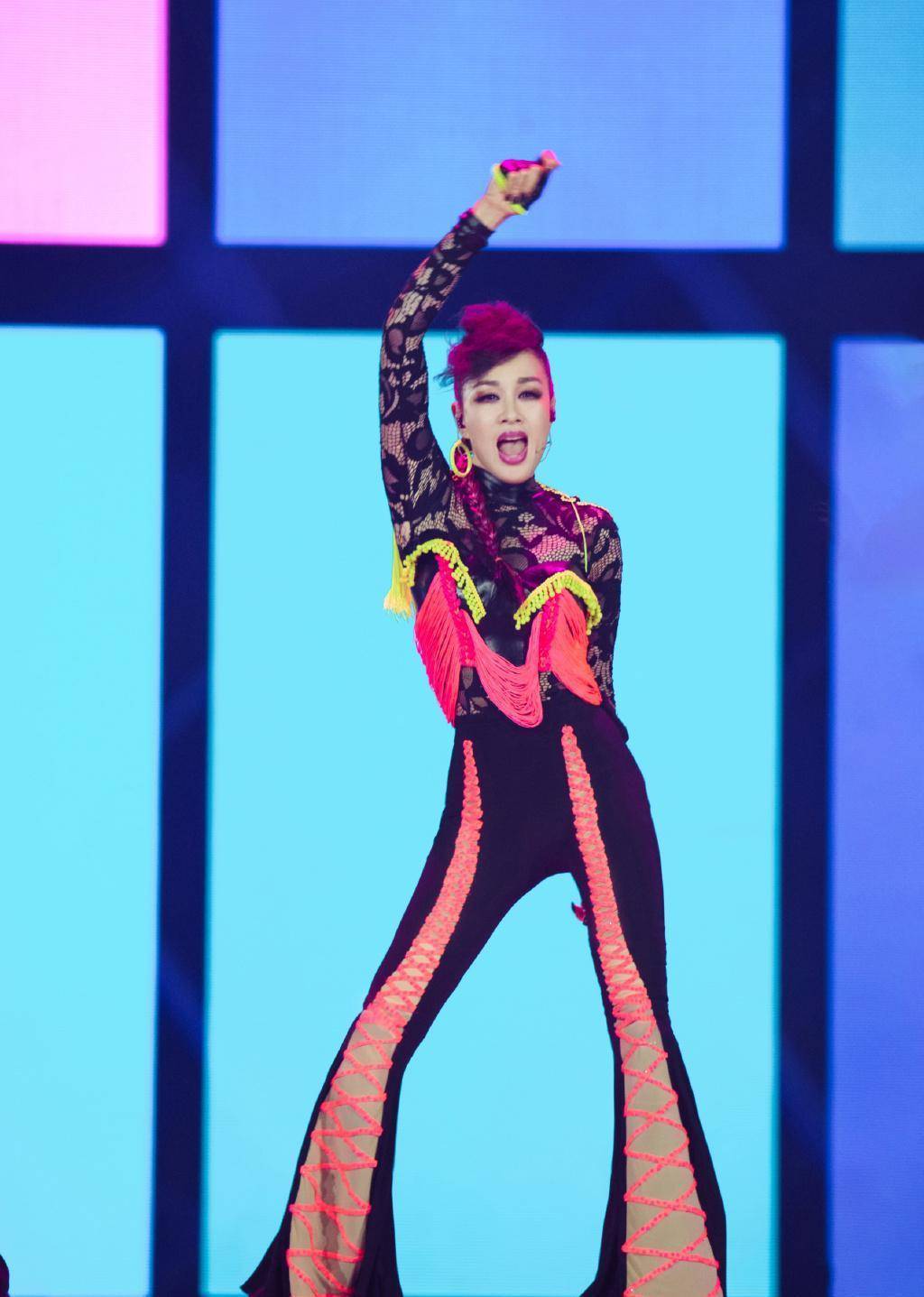 钟丽缇像年过半百的人?