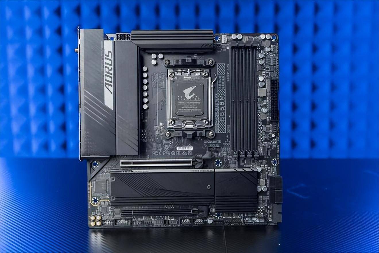 锐龙5 7600x搭配技嘉小雕b650m主板体验:真香组合套装_供电_散热_设计