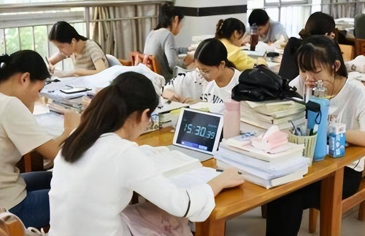不过过来人都知道,在考研大军中,大部分考生都将成为陪跑者,看到愈发