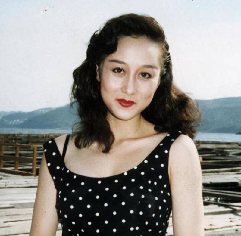 利智离开何鸿燊后,为何与李连杰定"十年之约",才步入婚姻殿堂?