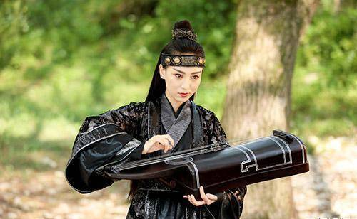 中的齐晋,24岁刚出道就和鹿晗合作,还演过剧版顾森湘_陈文锦_吴雅君