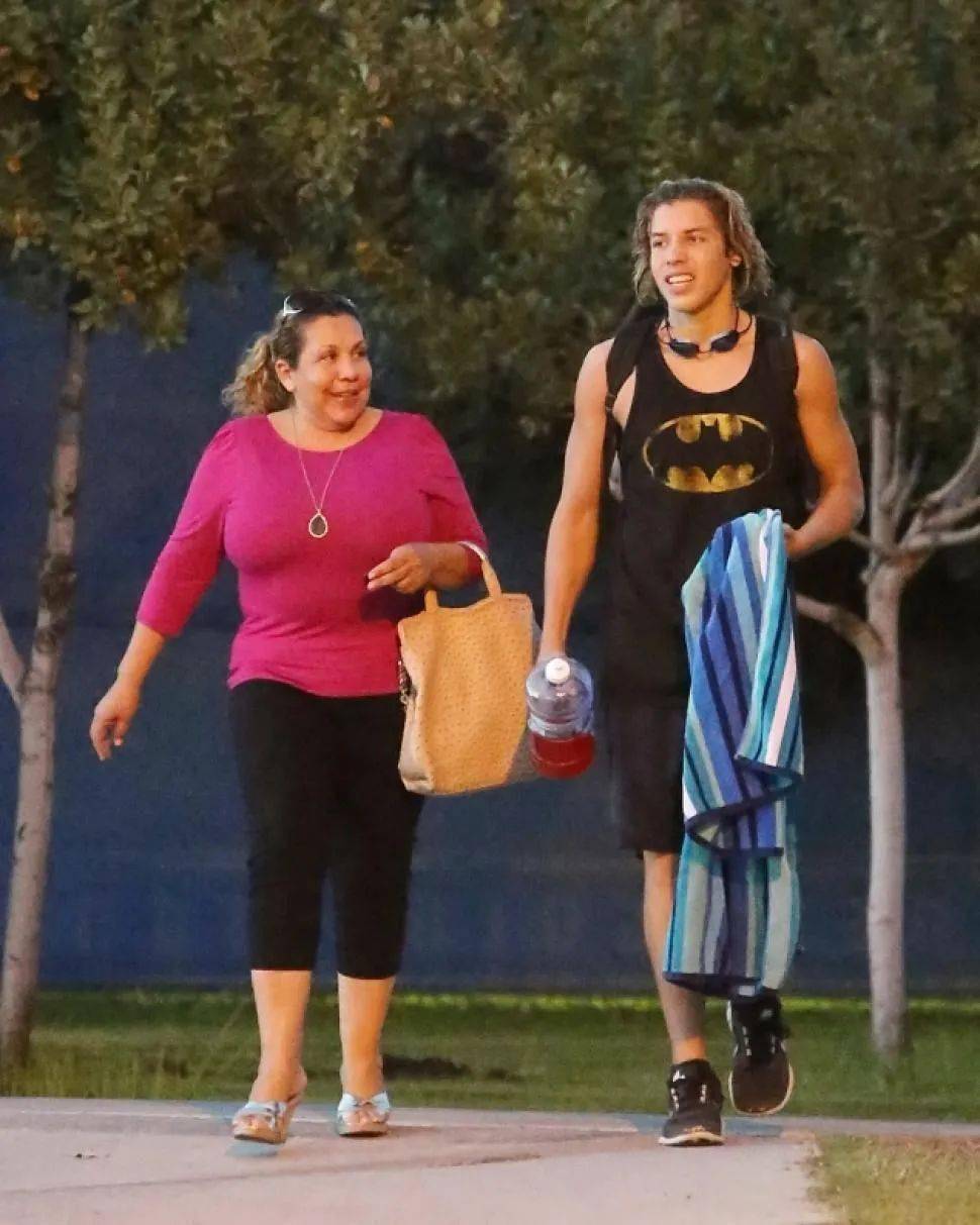 伊桑·霍克:家有时尚娇妻还偷吃,二婚娶保姆,比施瓦辛格更出格_乌玛