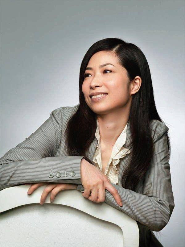 张小娴,香港女作家,她的作品描绘爱情的灼热与冷却以散文倾诉恋人的