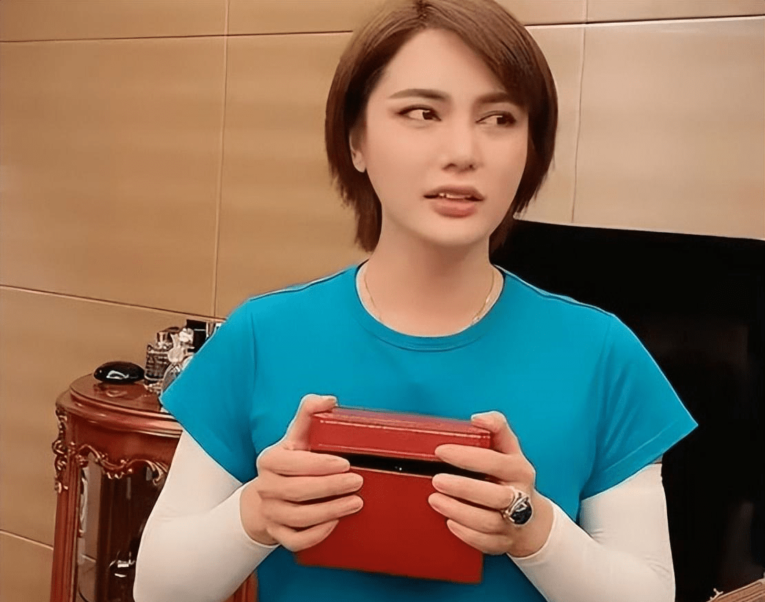 辛巴徒弟被曝病危,因工作两天两夜没合眼,曾扬言每年吃百万补品_时大