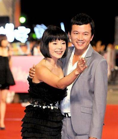 04这部剧中还有一个人大家非常熟悉,那就是扮演"周家老夫人"的陈莎莉.