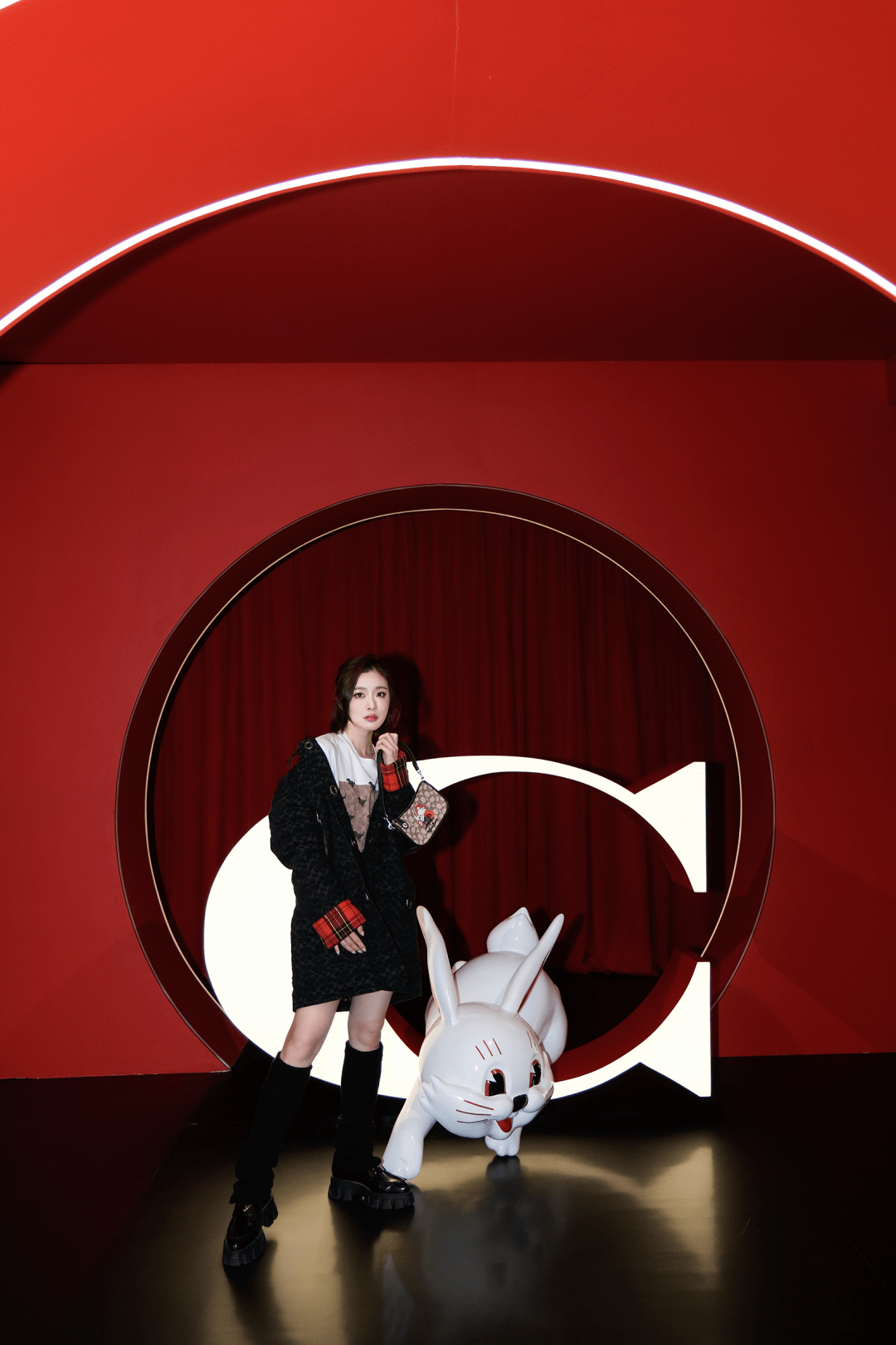 在COACH现场玩换装：「好你个大白兔」_合作_经典_印花