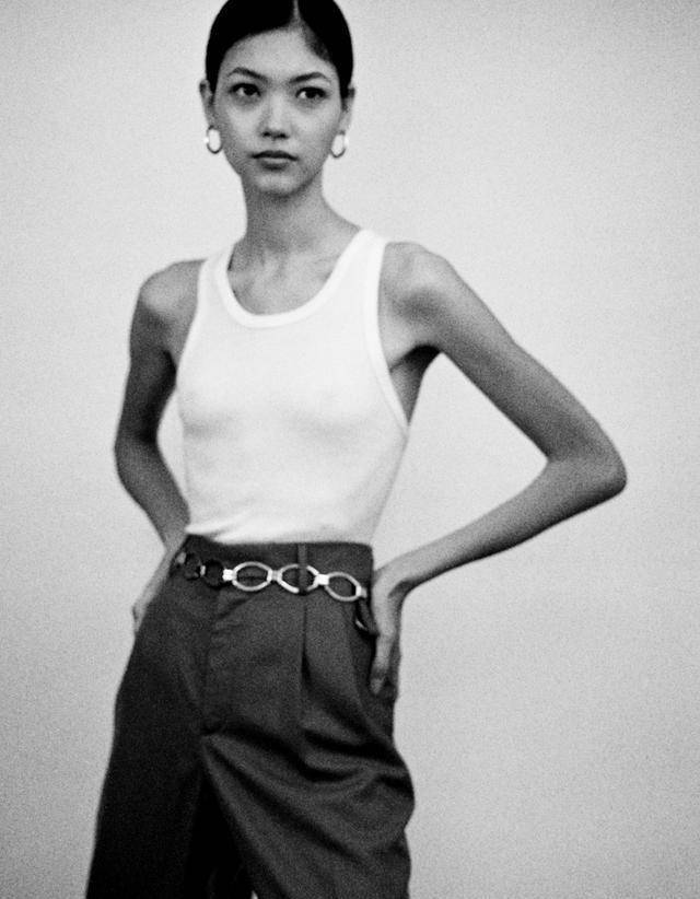 这位新人名叫mikaschneider,被人称作下一个"亚洲超模".