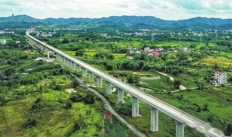 龙龙高铁助推地区互通互助_铁路_革命_发展