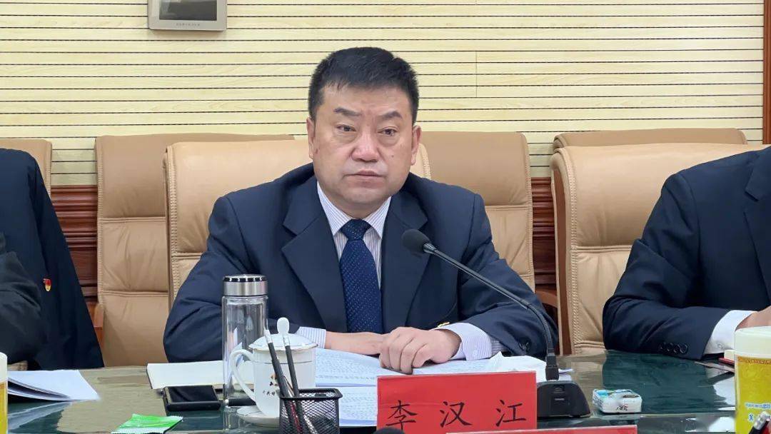 果洛州甘德县委书记 李汉江导读:在工作实践中不断强化政治判断力