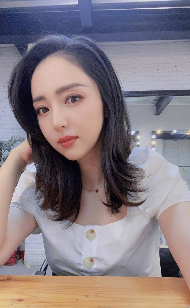 虽然董璇和绯闻男友苏小玎对二人的恋情至今都没有做出回应,但二人间