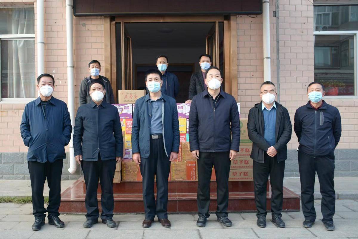 原平市委副书记武革慧慰问教育科技局疫情防控值守人员_教科_一行