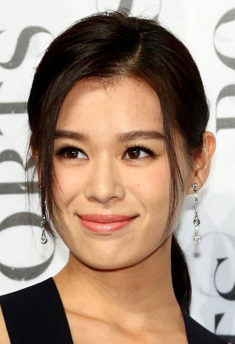 胡杏儿:"最丑港姐"心怀自强,活出漂亮人生_香港_父亲_内地