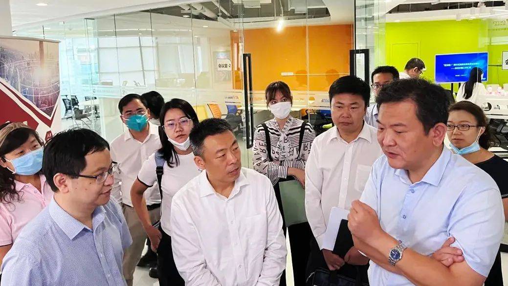 海南省委网信办副主任王岩,省商务厅副厅长李勰赴神州信息考察调研