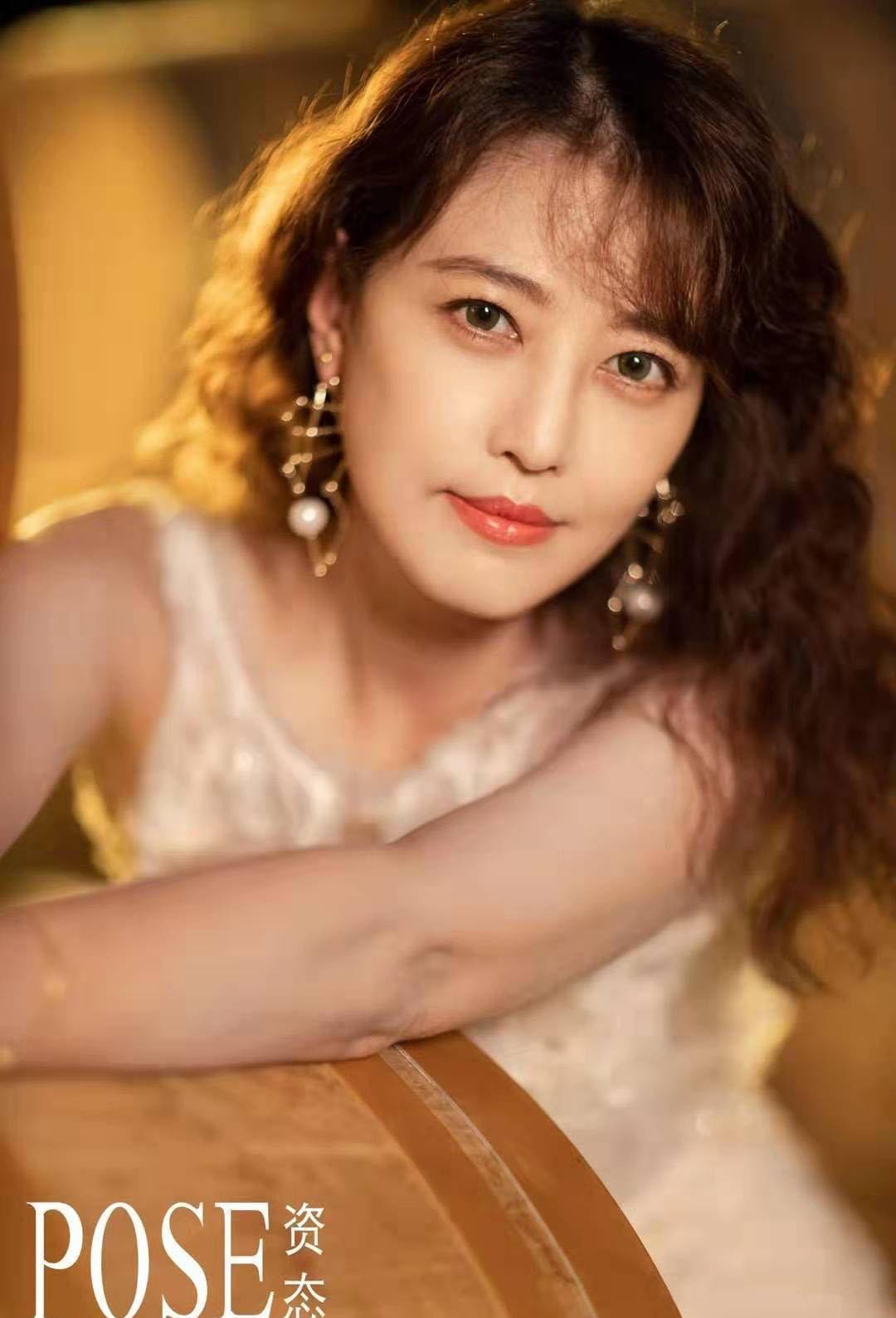 53岁周海媚越来越年轻!