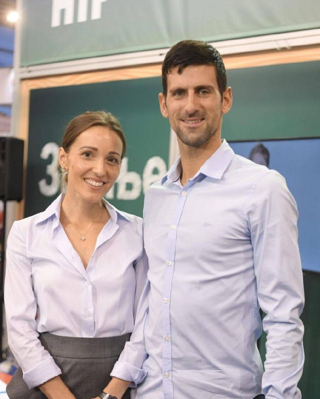 德约科维奇事业爱情两不误,娇妻坐在其腿上献吻太甜蜜_伊莲娜大_总