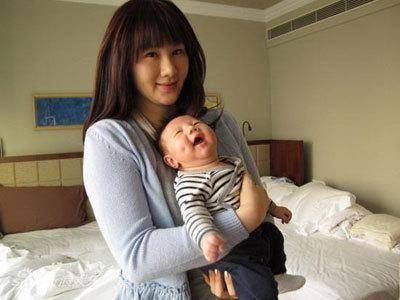 晶女郎孟瑶宣布分手,因性格差异分手,跟丈夫结婚12年育有一子_王晶