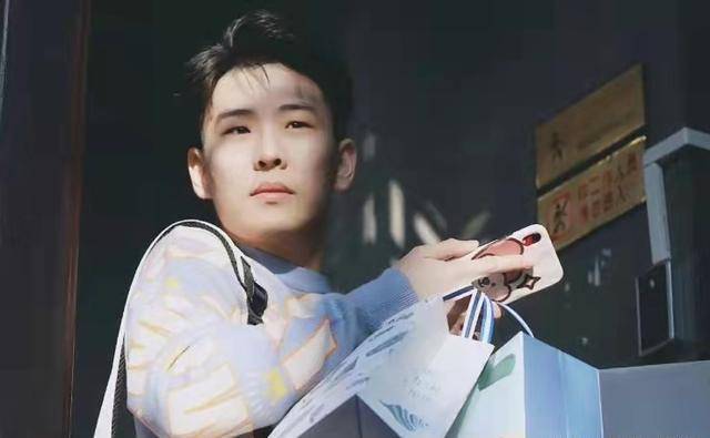 德云社甜甜是谁?知道樊霄堂吗?粉丝都叫他甜甜_郭德纲_相声_传承