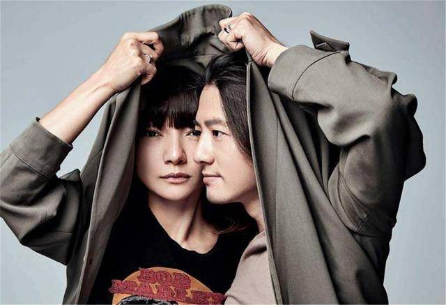 娶春晓婚后零绯闻,生个女儿成幸福一家,42岁彭坦归来仍是少年_达达