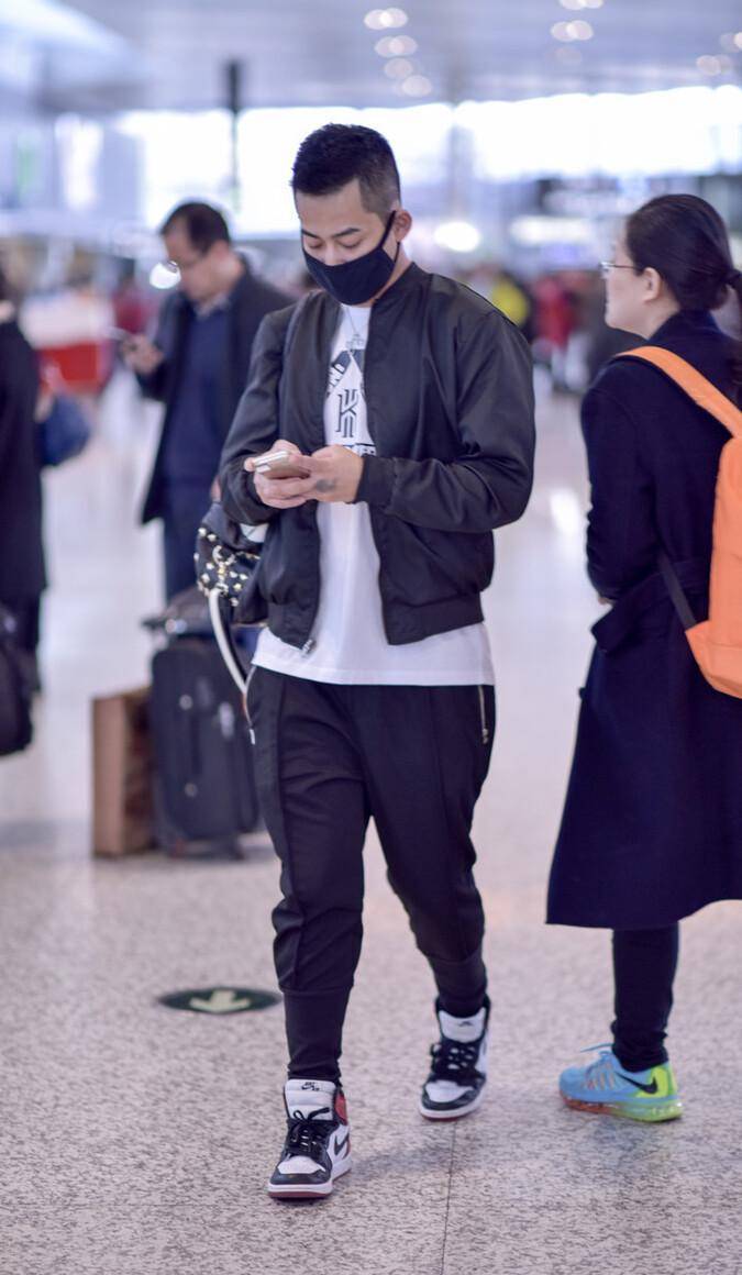 苏醒难得露次面,慵懒穿搭加寸头发型有点痞帅,就是看着有点冷_运动