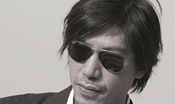 58岁乌鸦哥满头白发认不出,戏里霸道的文艺男,张耀扬的沉浮史_反派