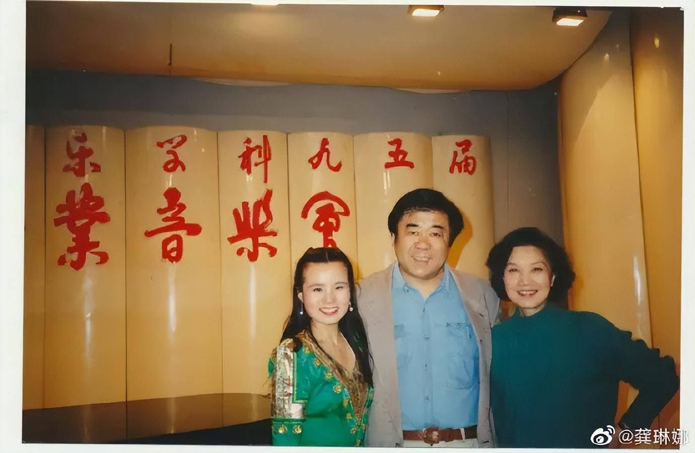 金铁霖告别仪式在京举行,儿子金圣权黑衣现身,眼底青黑显憔悴_声乐