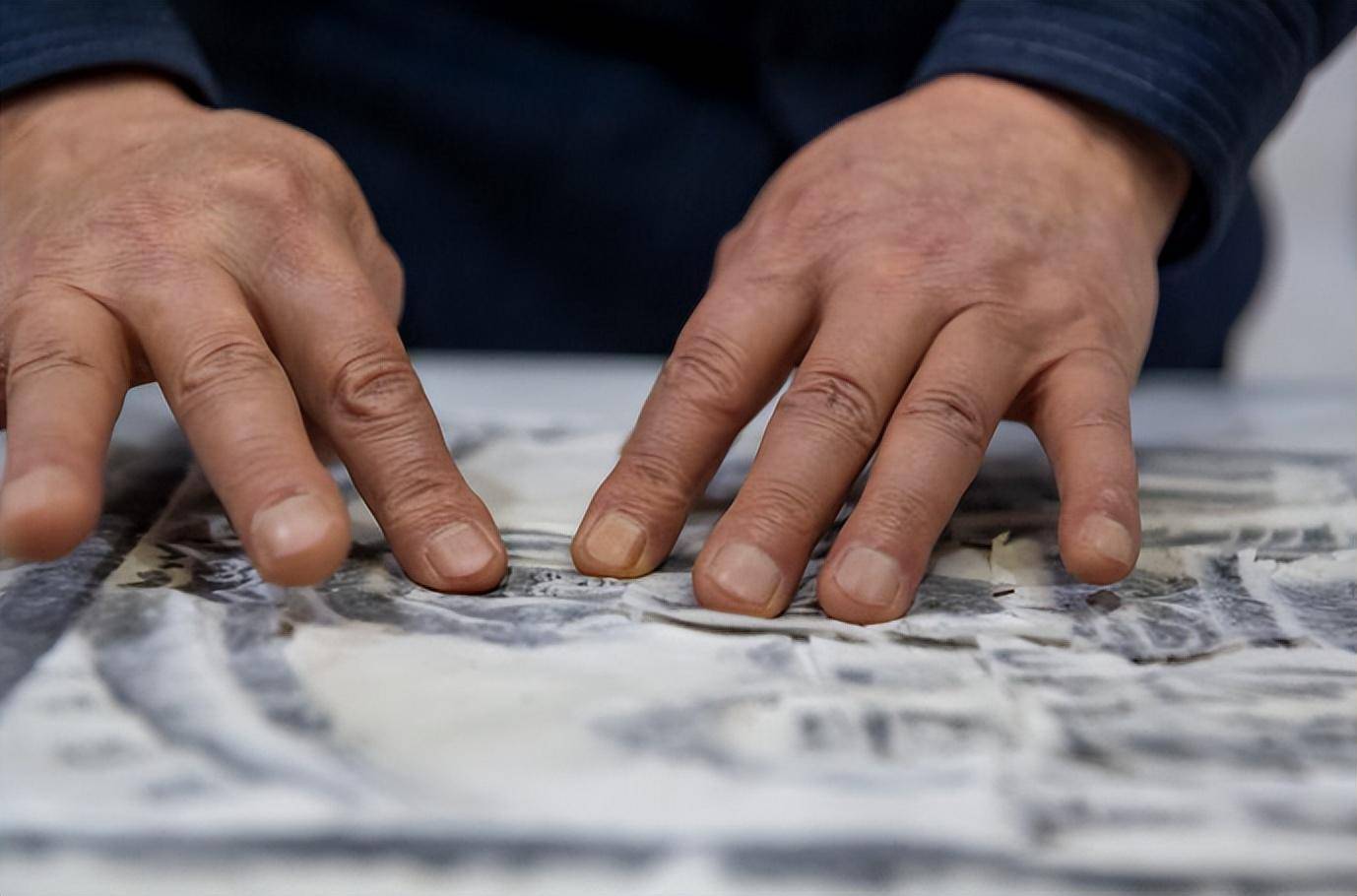 全球连线|匠心记:高浮雕拓印 拓古传今"活"石_李仁_郑州_保护