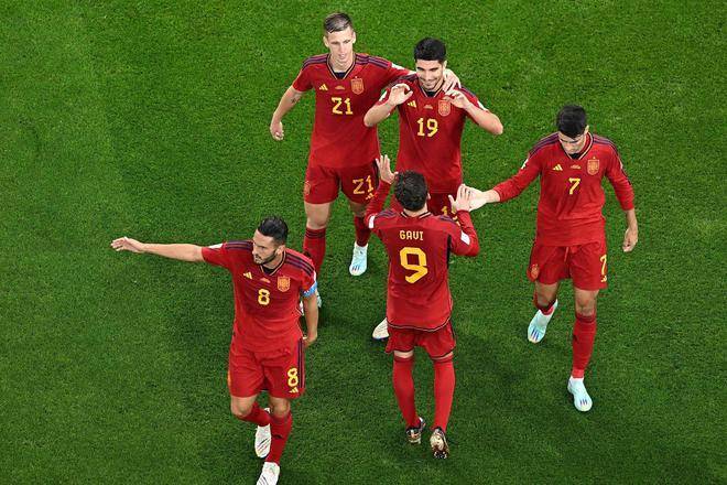 西班牙7-0!金童变帝星,一夜之间身价破亿?名记:加图索+皮尔洛 西班牙7-0!金童变帝星,一夜之间身价破亿?名记:加图索+皮尔洛