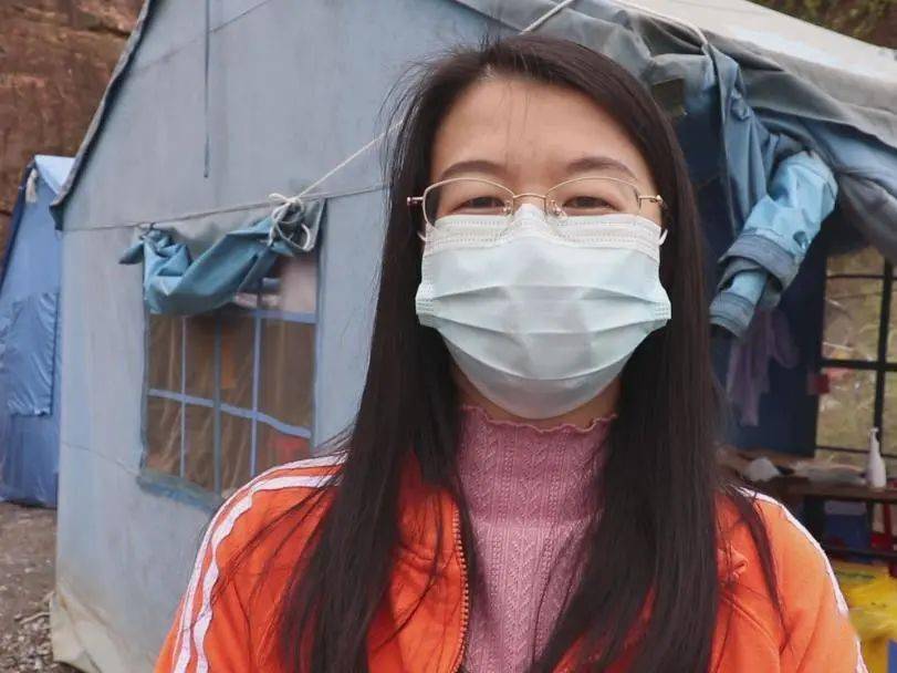 东兴镇吉客吉家负责人 彭胜男看见疫情 ,吉克吉家超市尽自己的一份力