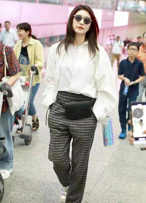 江疏影"安全裤"火了,比裙子还要长5cm,这谁看了顶得住_头发_演技_马尾