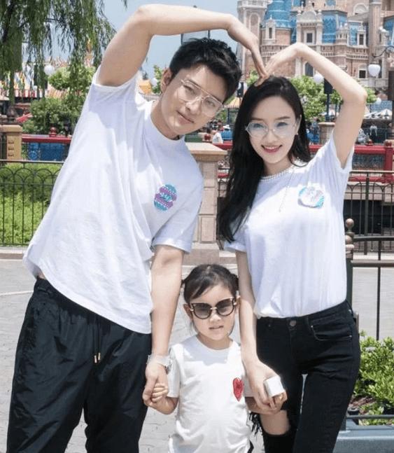 分手事件真相曝光后,贾乃亮现身李小璐住所,女方的举动让人称赞_李桃