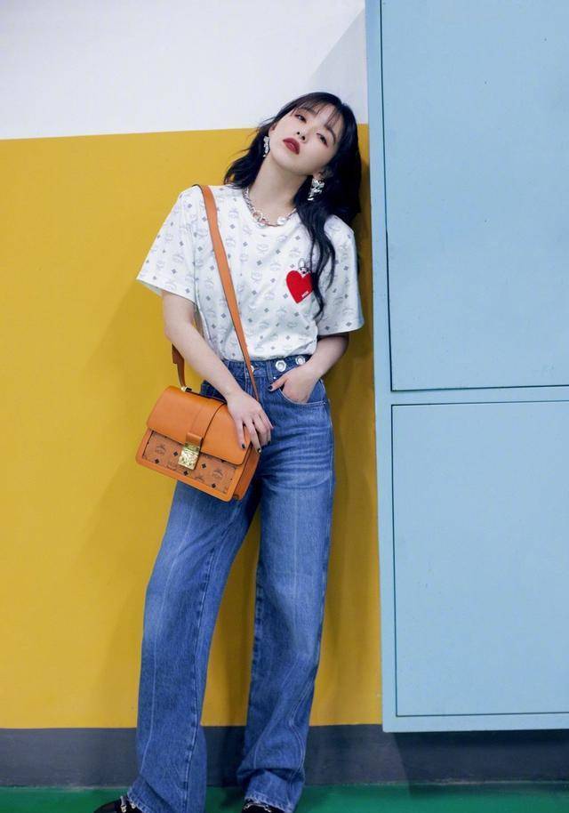 阚清子海岛大片释出,波西米亚风穿搭尽显优雅知性,气质绝了!