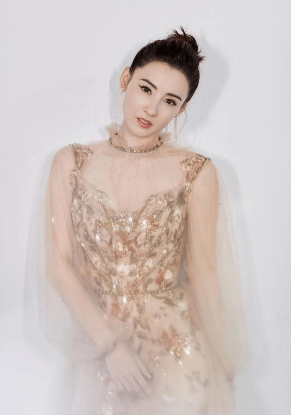 浪姐2:张柏芝登场,穿黑丝秀腿,身材依旧保持最佳状态_周星驰_造型