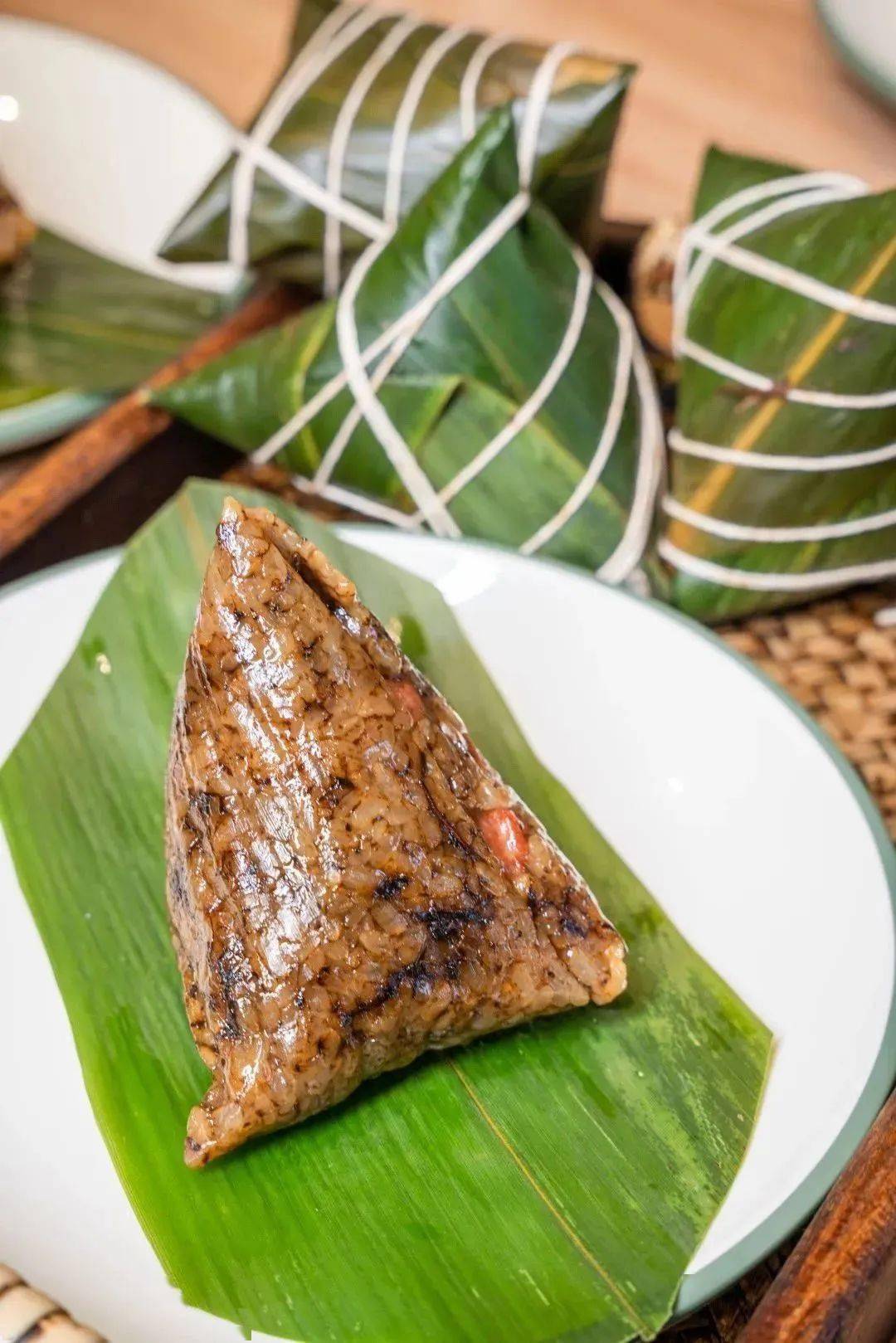 「梅干菜腊肠肉粽」上线!现包现煮,糯爆了!_口味_馄饨_味道