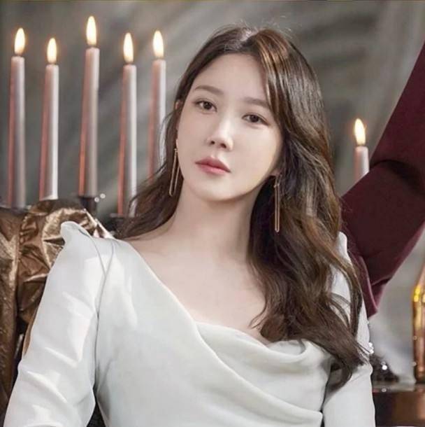 李智雅:19岁与徐太志隐婚,和父母7年未见,让郑雨盛背负骂名_经历_婚姻