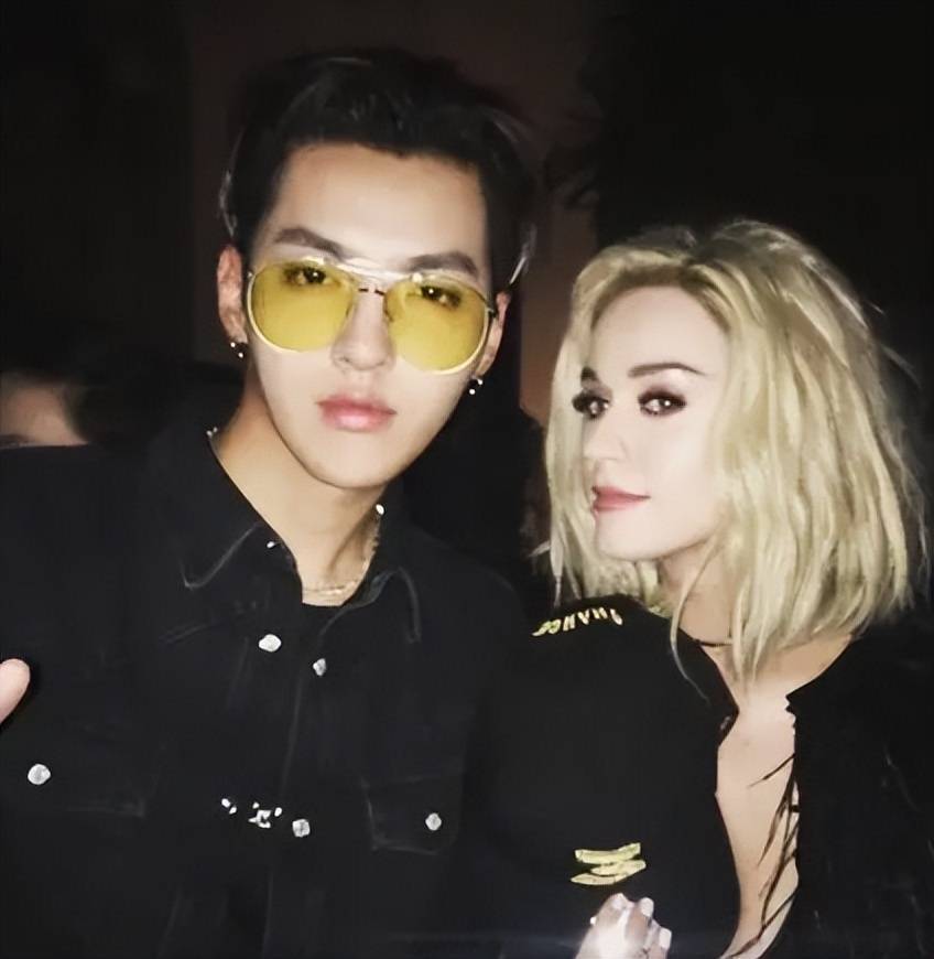 吴亦凡的疯狂背后,是对自己生理缺陷的自卑_吴秀芹_母亲_儿子