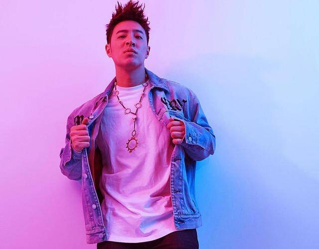 "最近,嘻哈天王潘玮柏在微博上宣布