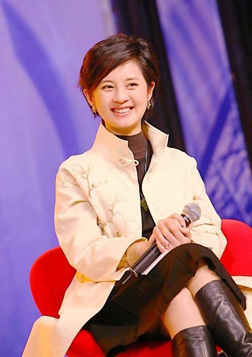 曾是电视才女的许戈辉,加入富豪婚姻后成功上位,51岁成人生赢家_工作