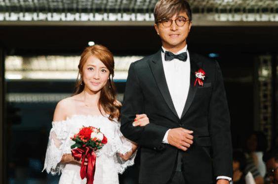 生活这一方面也一直都是很多歌迷们比较关注的,2017年的时候她结婚了