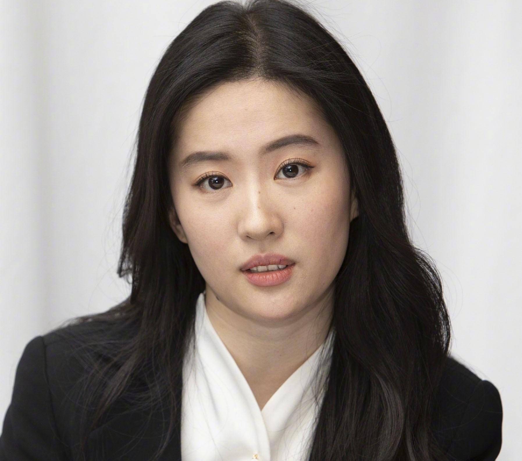 刘亦菲近照罕见曝光,被指胖成中年大妈,女星颜值比演技重要?