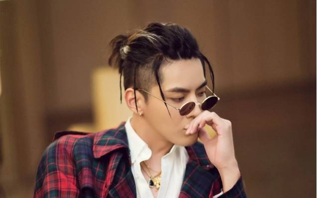 都美竹透露吴亦凡猎艳细节:他另有微博号,看上就给女经纪人下手_女孩