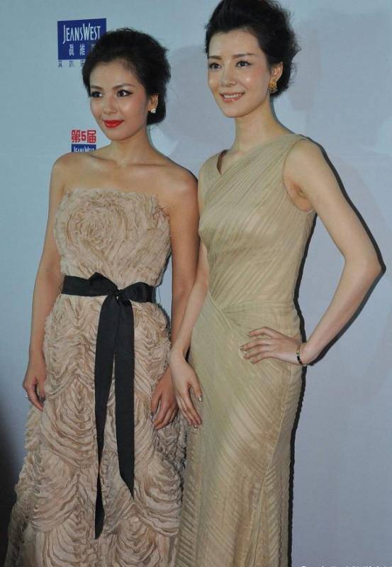 刘涛与车晓同框,网友笑称:一个像村姑!一个像贵妇.你觉得呢?