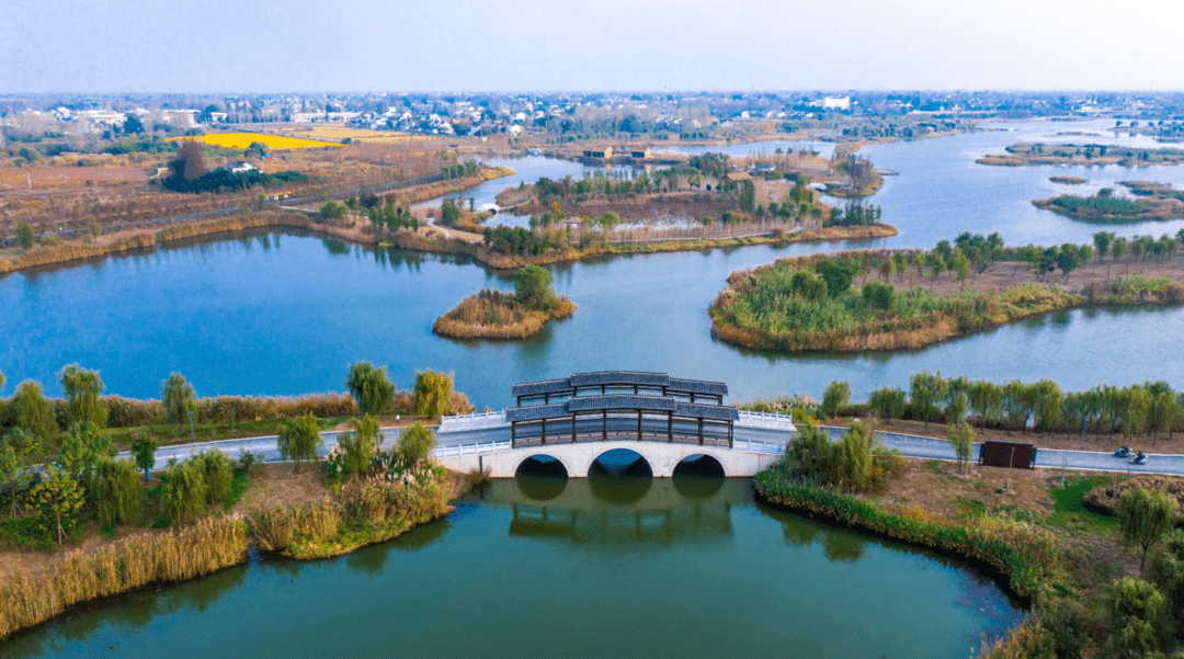 北湖湿地公园位于扬州市邗江区公道,杨寿,方巷三镇交界处,是江淮生态